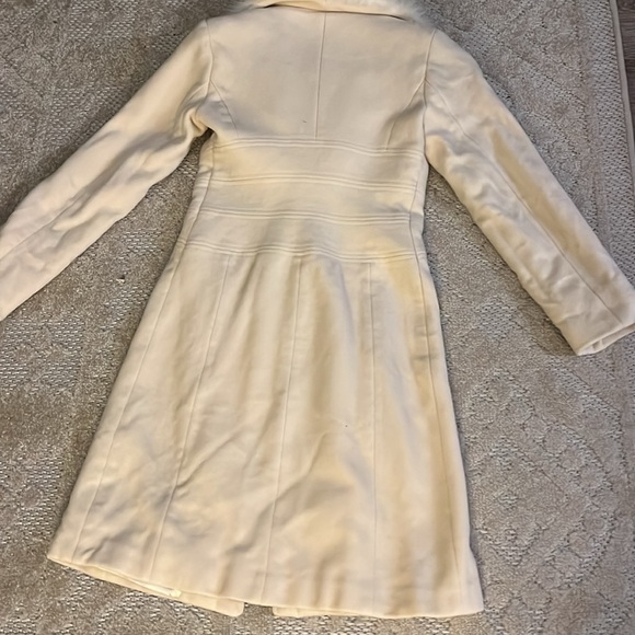 Bebe 100% wool coat with faux fur trim in cream color - Picture 4 of 4